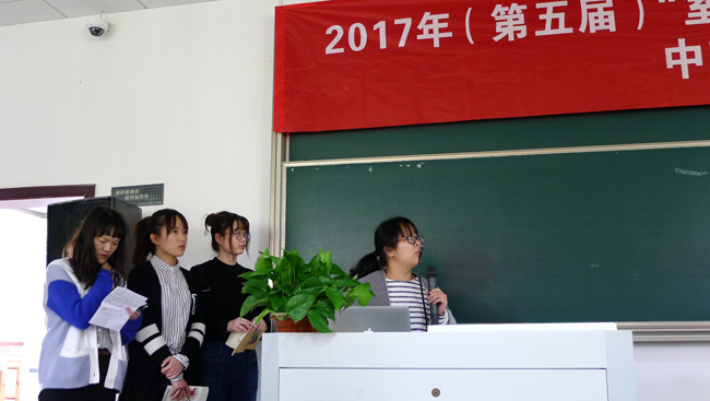 6、学生汇报毕业设计中期成果.JPG